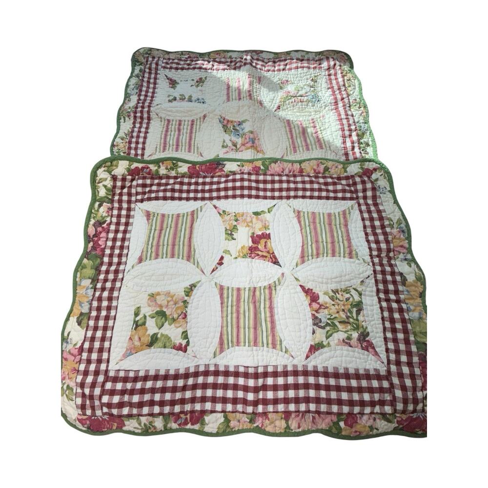 Vintage machine pieced, hand quilted pillow shams cottagecore Floral‎ Scalloped